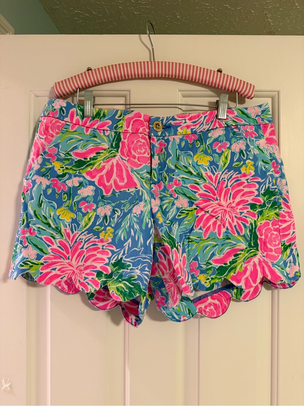 Floral Scallop Hem Women’s Shorts - Pink & Blue bunny print size 12 EUC